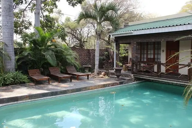 Royal Game Guest House - Havuz