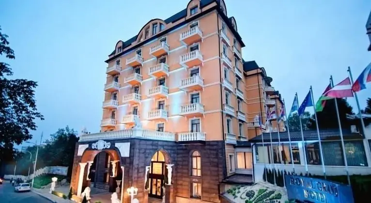 Royal Grand Hotel (Truskavets) - Dış Mekan