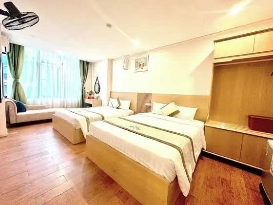 ROYAL HOTEL