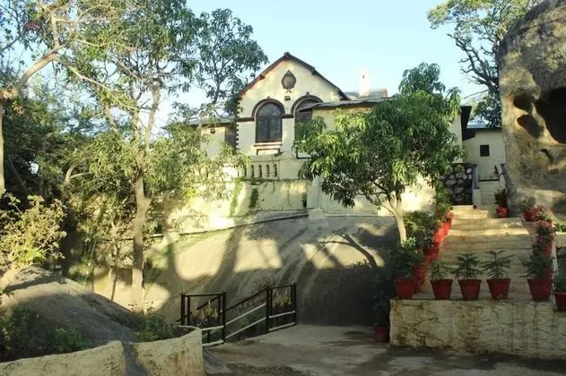 Royal Heritage Lake View Resort