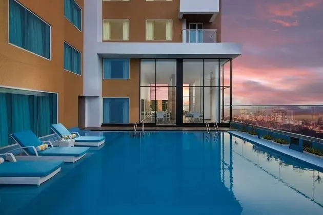 Royal Hometel Suites Dahisar Mumbai - Havuz
