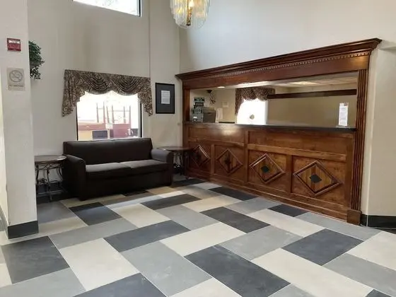 The Royal Inn & Suites - Lobi