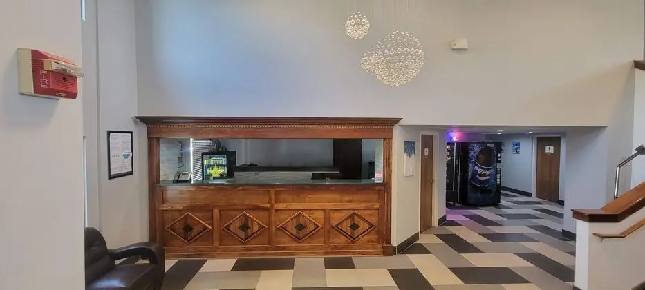 The Royal Inn & Suites - Lobi
