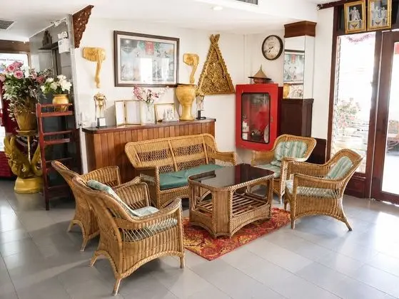 Royal Jommanee Hotel - Lobi