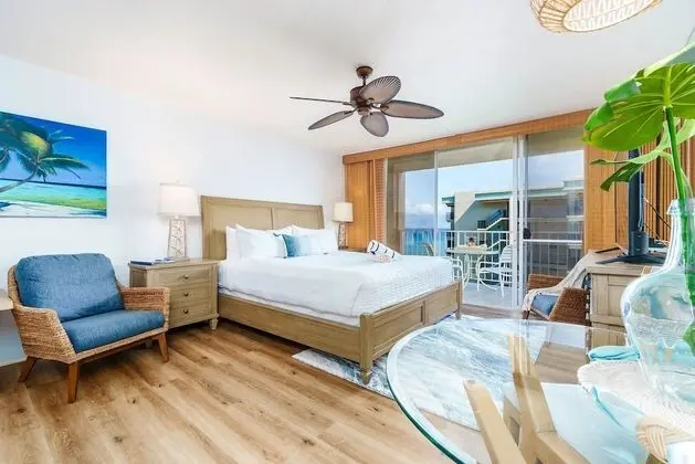 Royal Kahana 702 Studio Bedroom Condo by RedAwning