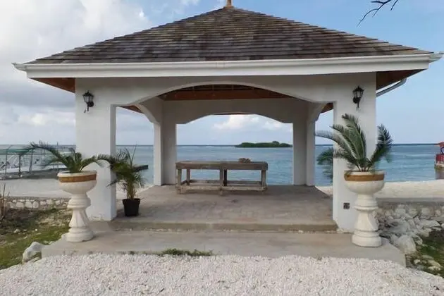 The Royal Kensington Villa - Plaj
