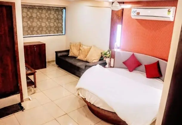 Hotel Royal King Nana Chiloda