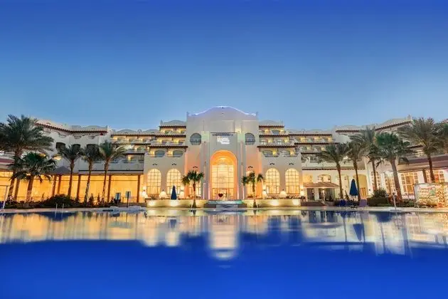 Royal Lagoons Resort & Aqua Park Families and Couples Only