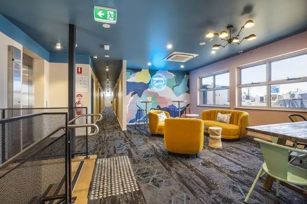 Royal Hotel by Nightcap Social - Öne Çıkan Resim