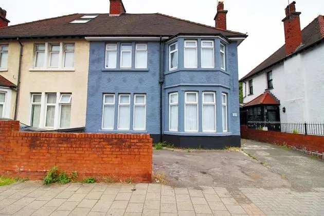 Royal Oak House by Tŷ SA-5 bedroom house