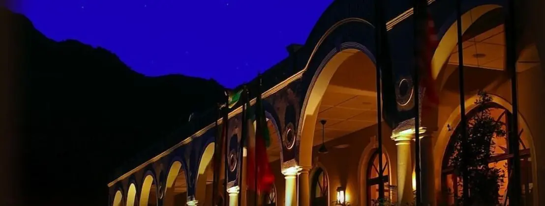 The Royal Hotel - Dış Mekan
