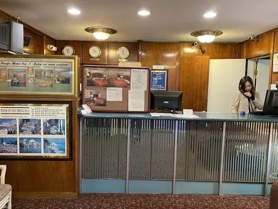 Royal Pacific Motor Inn - Lobi