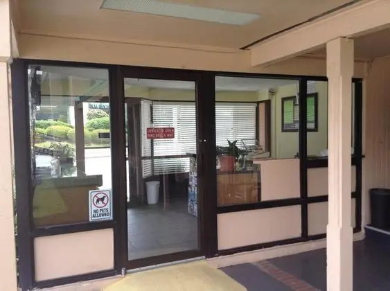 Royal Palace Inn & Suites - Dış Mekan