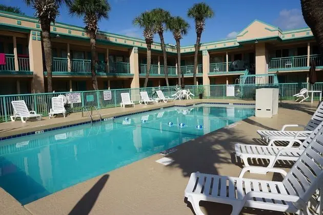 Royal Palace Inn & Suites - Havuz