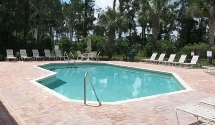 Royal Palm Bay Condo - Havuz