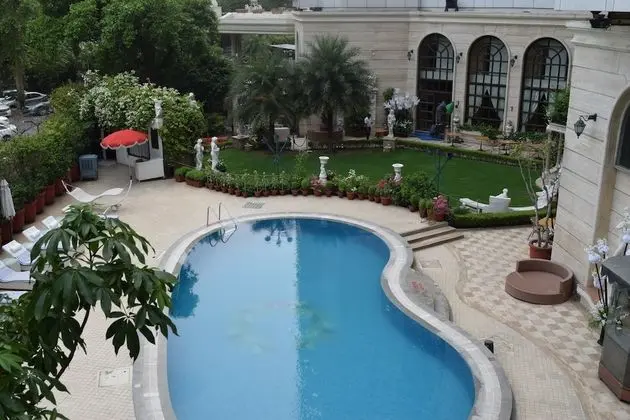 Hotel The Royal Plaza - Havuz