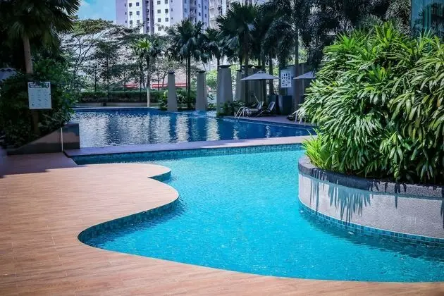 Royal Regent Condominium by iHost - Havuz