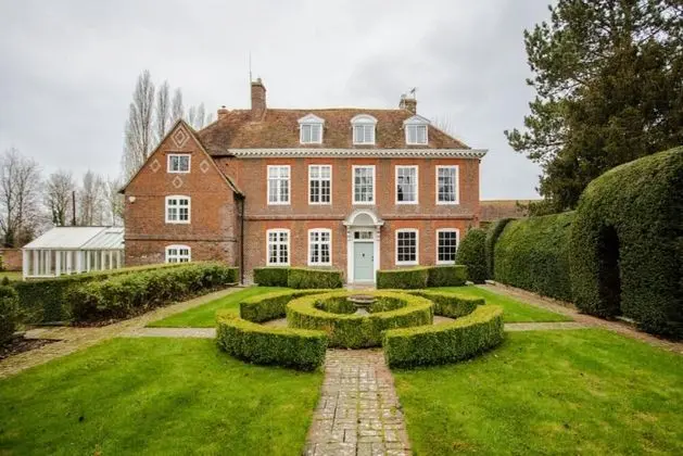 The Royal Retreat -elegant 7bdr With Garden