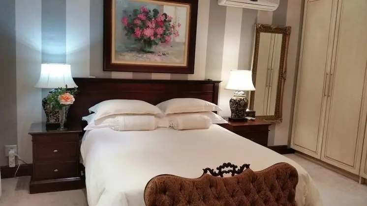 Royal Ridge Guest House and Apartments