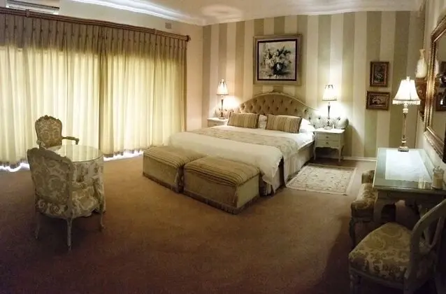 Royal Ridge Guest House and Apartments - Oda