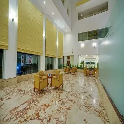 Royal Sarovar Portico Siliguri - Lobi