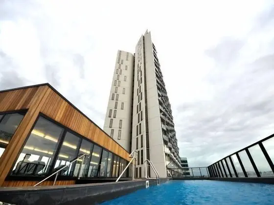 Royal Stays Apartments Docklands - Havuz