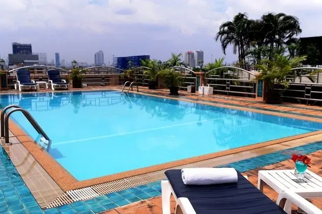 Royal Suite Hotel Bangkok - Havuz