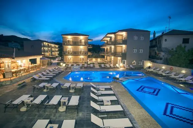 Royal Hotel and Suites