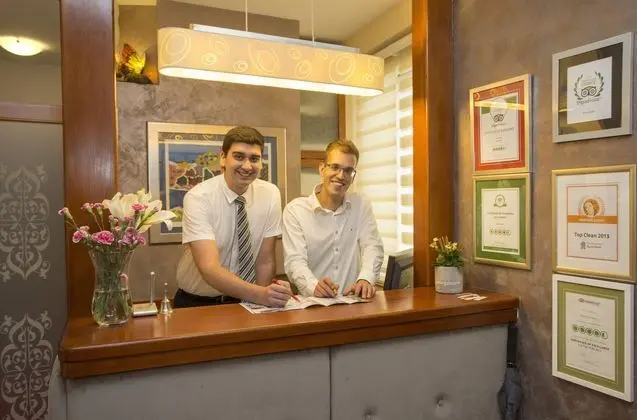 Hotel Royal Suites - Lobi