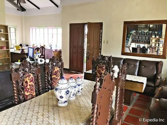 Royal Thee Bed & Breakfast - Lobi