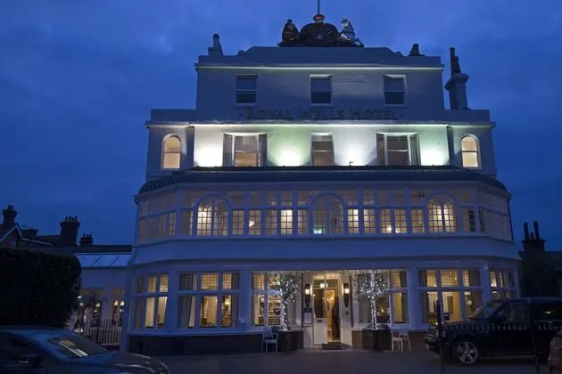 Royal Wells Hotel - Dış Mekan