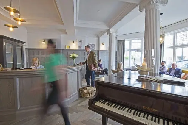 Royal Wells Hotel - Lobi