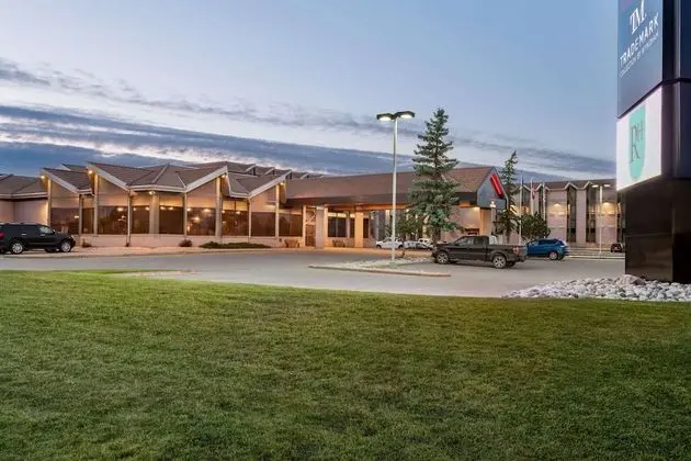 Royal Hotel West Edmonton, Trademark Collection by Wyndham - Dış Mekan