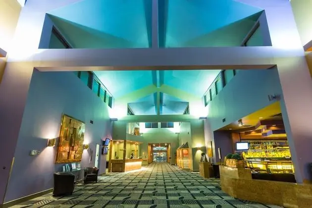 Royal Hotel West Edmonton, Trademark Collection by Wyndham - Lobi