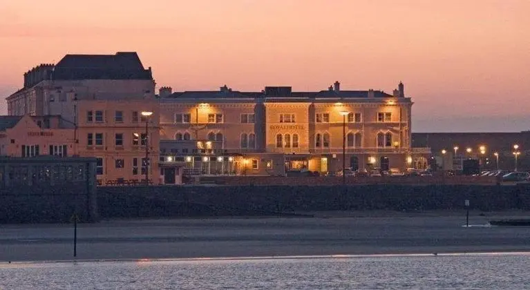 The Royal Hotel - Genel