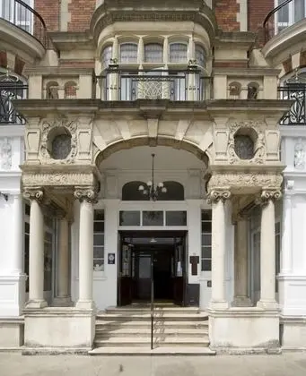 The Royal Hotel - Dış Mekan