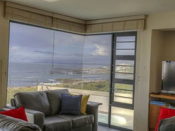 Royal Whale Watching Gansbaai - Oda
