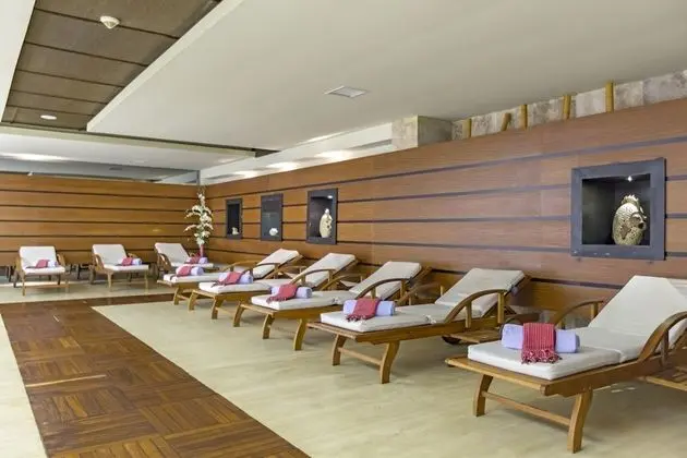 Royal Wings Hotel - Spa