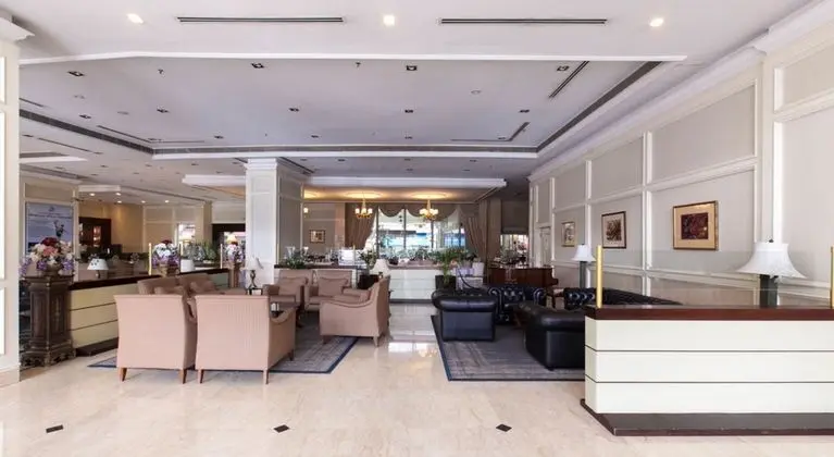 Royale Chulan The Curve - Lobi