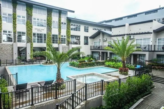 Royale Parc Hotel Tagaytay - Havuz