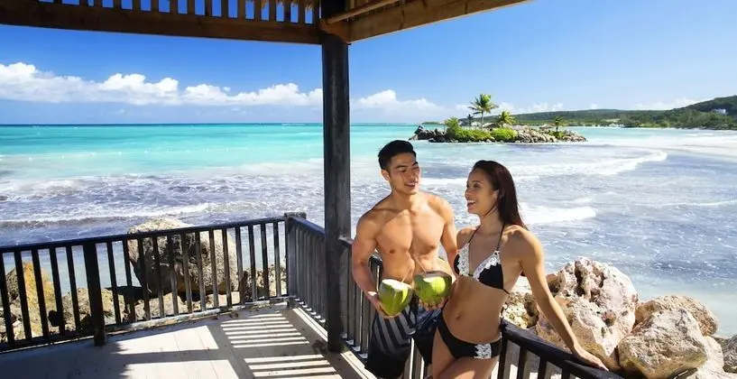 Royalton Blue Waters Montego Bay, An Autograph Collection All Inclusive Resort - Plaj