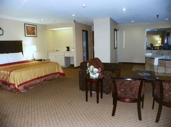 Royalton Inn & Suites Upper Sandusky - Genel