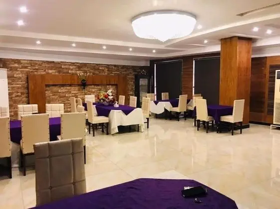 Royaute Luxury Hotel Sialkot - Lobi