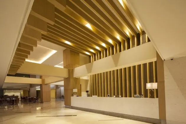 Royce Hotel & Casino - Lobi