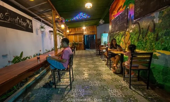 Ruby Phu Quoc Hostel - Yerinde Yemek