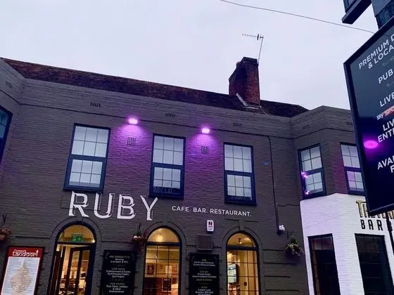 RUBY Pub & Hotel