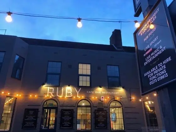 RUBY Pub & Hotel - Dış Mekan