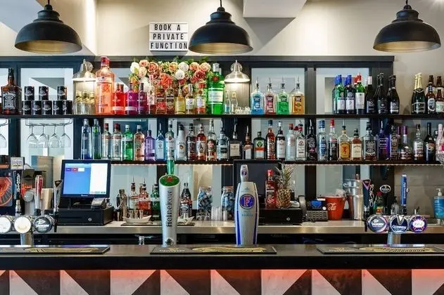 RUBY Pub & Hotel - İç Mekan