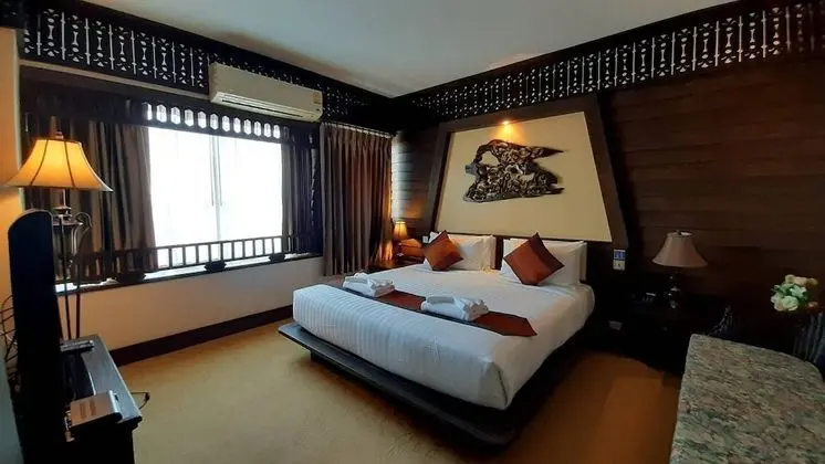 Ruean Phae Royal Park Hotel
