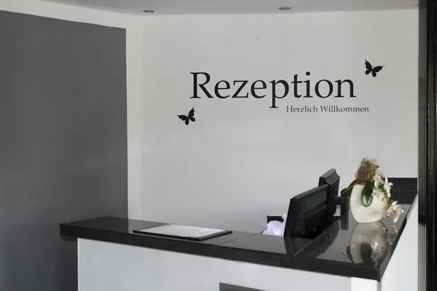 Hotel Rühen 24-hour check-in, free parking, guest kitchen - Lobi